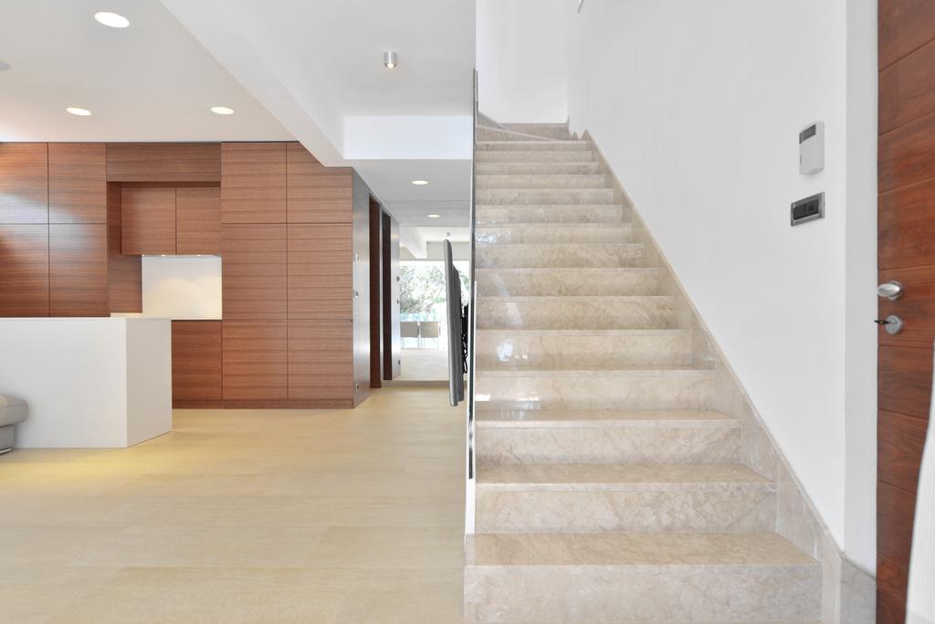 Chiponsky One - 5 Star Beachfront Property Bol Exterior photo