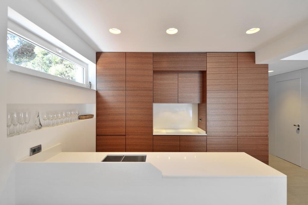Chiponsky One - 5 Star Beachfront Property Bol Exterior photo