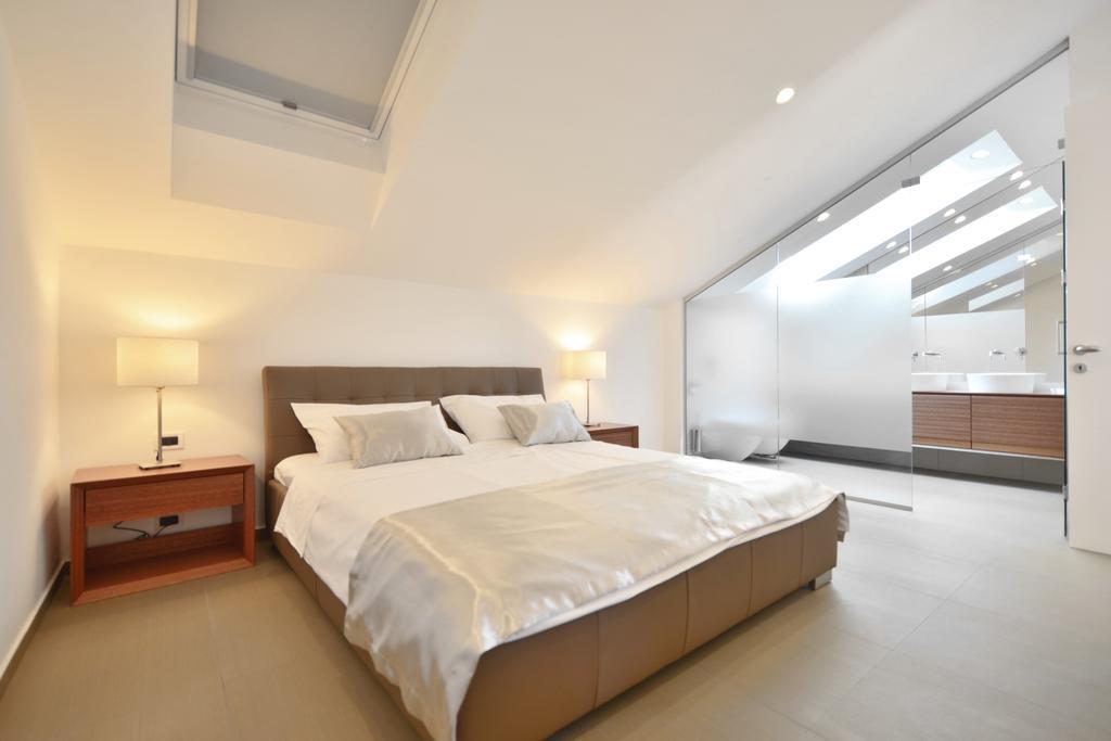 Chiponsky One - 5 Star Beachfront Property Bol Exterior photo