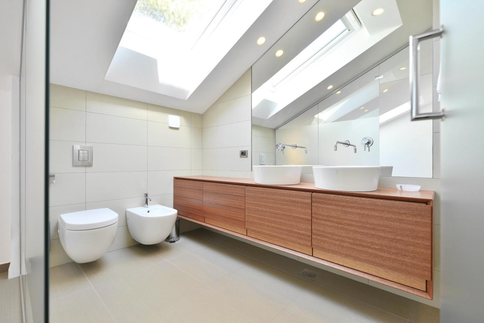 Chiponsky One - 5 Star Beachfront Property Bol Exterior photo