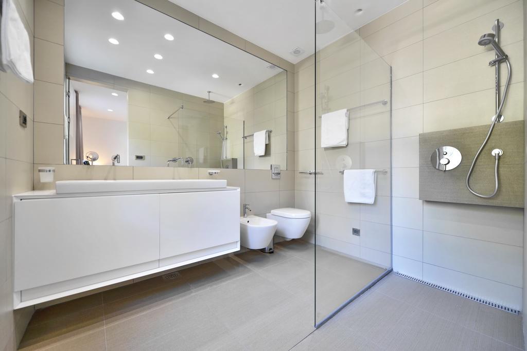 Chiponsky One - 5 Star Beachfront Property Bol Exterior photo