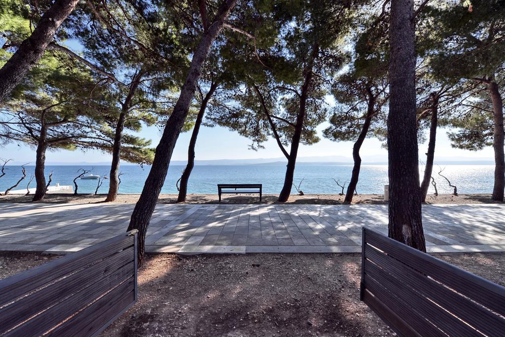 Chiponsky One - 5 Star Beachfront Property Bol Exterior photo