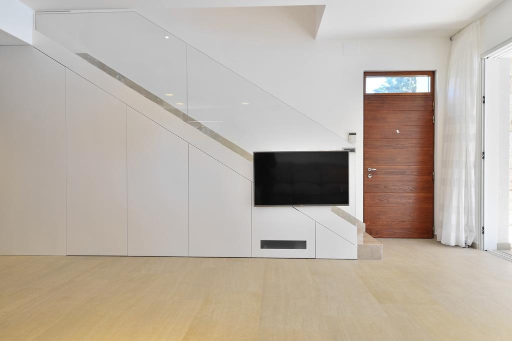 Chiponsky One - 5 Star Beachfront Property Bol Exterior photo
