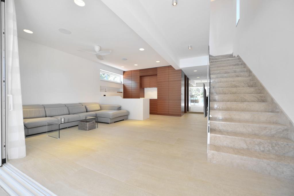 Chiponsky One - 5 Star Beachfront Property Bol Exterior photo